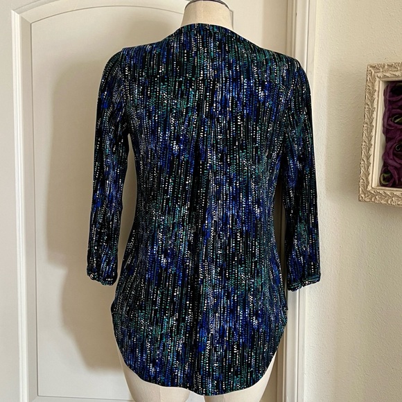 Dana Buchman / 2~Colorful Blouses With Sleeves / Identically The Same. - Picture 6 of 14